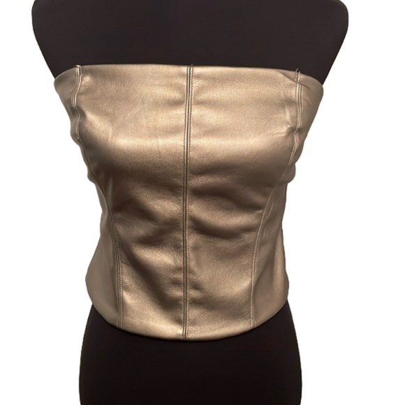 kirious Tops - NWT KIRIOUS VEGAN LEATHER ZIP UP STRAPLESS CROP TOP SIZE L